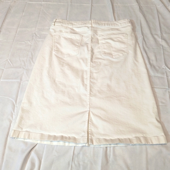Size 14 St John's Bay White mid-length Skirt - Picture 3 of 4